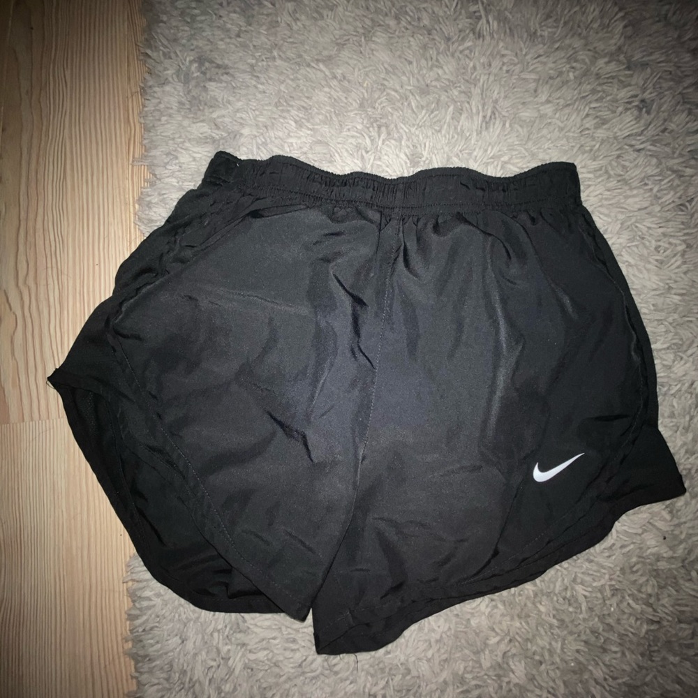 Black nike shorts!!